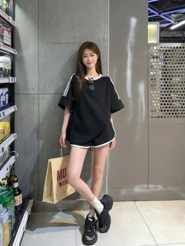 Actual shot ~ Contrast color round neck loose top + drawstring elastic waist shorts set