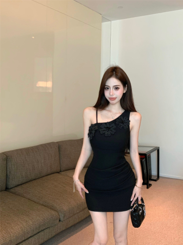 Real shot!  Summer oblique shoulder hand-sewn three-dimensional flower slim-fitting hip dress suspender skirt short skirt