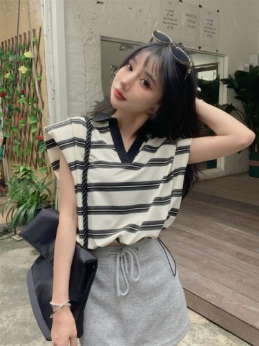 Real shot~New fashionable reverse collar striped T-shirt