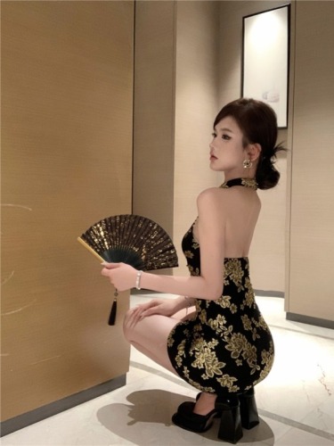 Actual shot ~ New Chinese style dress black and gold slim fit women's hot girl halter neck heavy industry skirt