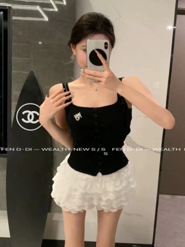 2024 Summer Small Fragrance Style Square Neck Logo Pin Waist Double Shoulder Straps Single Breasted Temperament Knitted Sweater Women's Thin Top