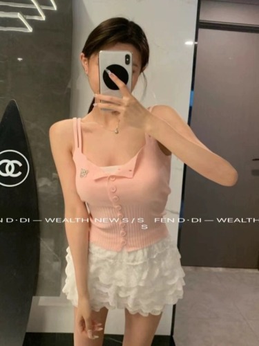 2024 Summer Small Fragrance Style Square Neck Logo Pin Waist Double Shoulder Straps Single Breasted Temperament Knitted Sweater Women's Thin Top