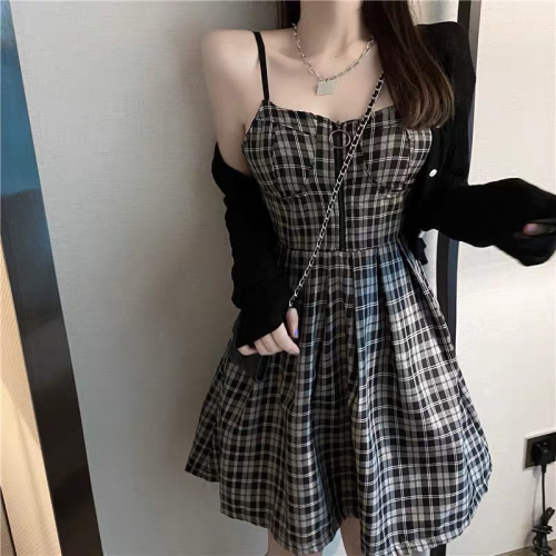 French retro Hepburn plaid suspender dress for women 2024 summer high-end small sweet and spicy skirt