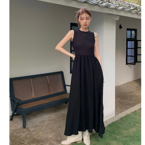 French retro high-end chic waist long dress with elegant sleeveless design and hollow back dress for women