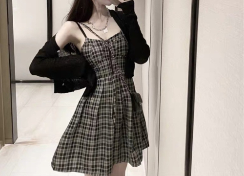 French retro Hepburn plaid suspender dress for women 2024 summer high-end small sweet and spicy skirt