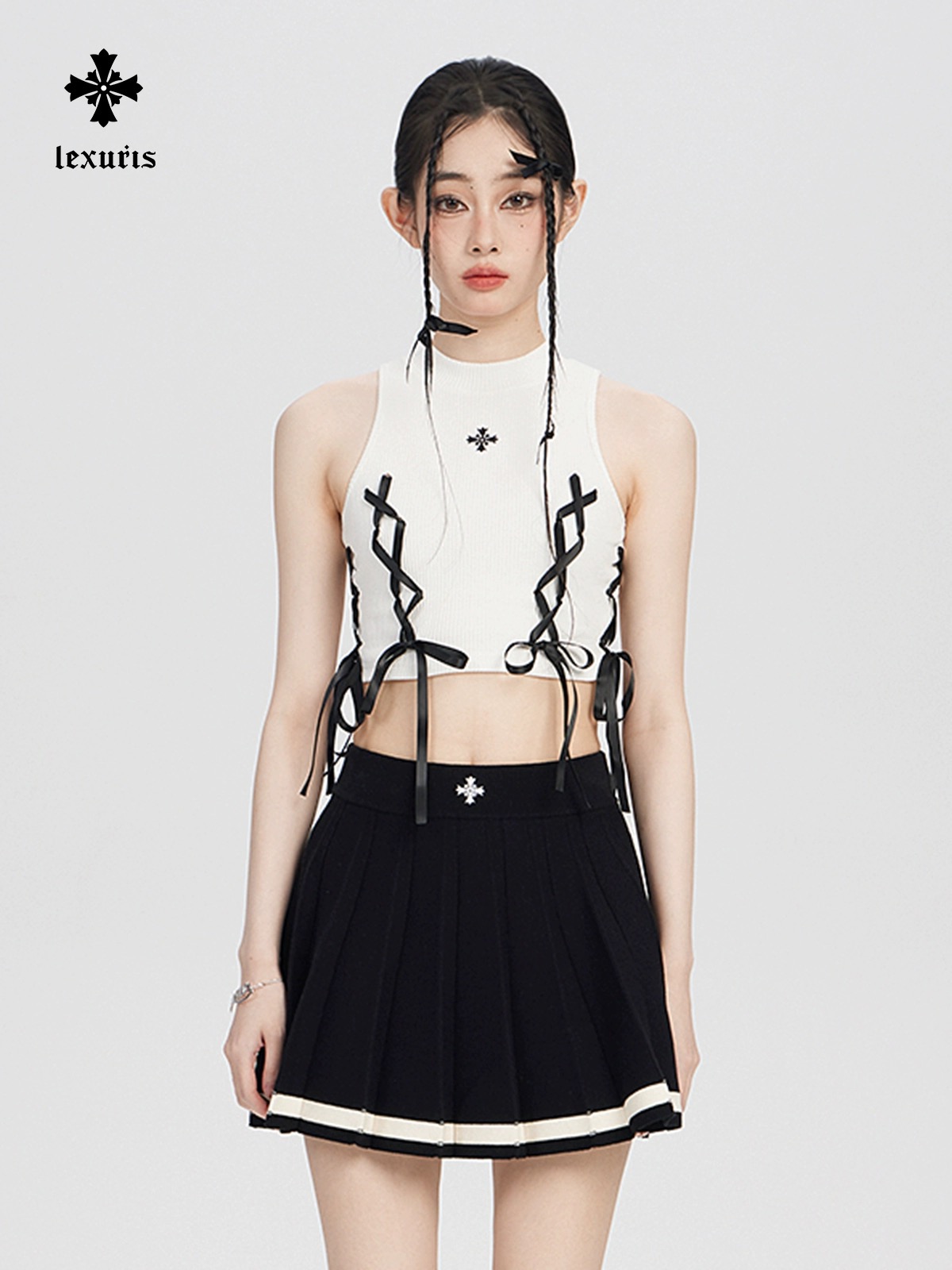 2024 Summer Women's New Sleeveless Tops with Straps Original Design Versatile Black Vest Tops