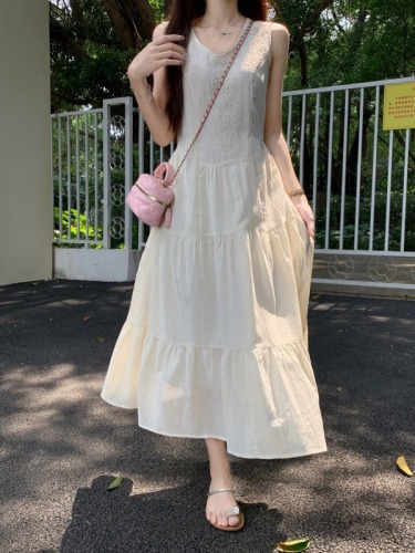 Actual shot ~ French stitching vest dress for women with slim waist, high-end lace flower embroidered long skirt