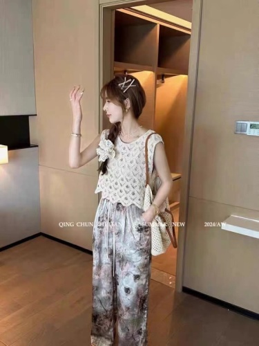 Crochet Vest Women's 2024 Summer New Korean Design Age-Reducing Apricot Color Crochet Hollow Sleeveless Vest Top