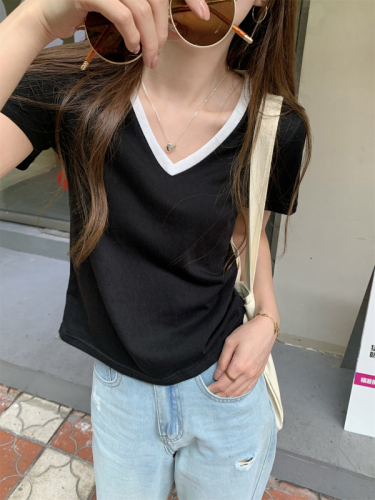 Actual shot of summer Korean style loose v-neck contrasting color temperament versatile skin-friendly short-sleeved T-shirt top for women