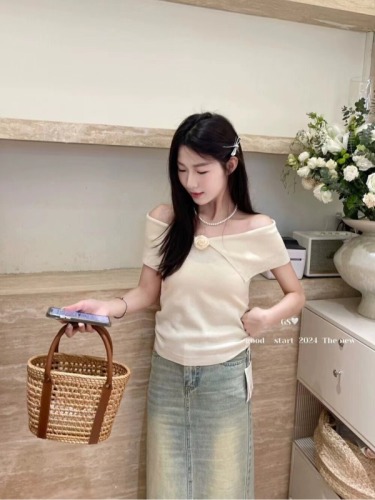 2024 new three-dimensional flower one-shoulder knitted sweater