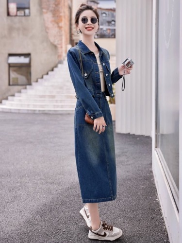 Autumn new women's clothing, retro temperament, fashionable slim denim short jacket, half-length skirt, two-piece suit