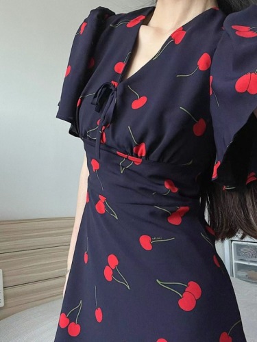 Real shot of cherry print short-sleeved waist dress for women summer romantic French V-neck skirt