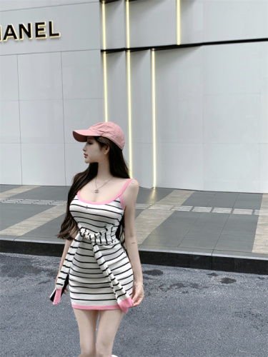 Real shot of fake two-piece sweet and spicy striped knitted suspender dress for women