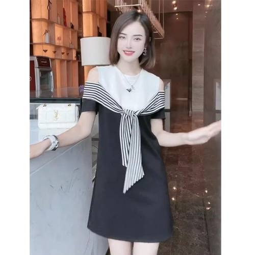 Design niche off-shoulder dress for women summer French celebrity style fake two-piece fashionable and age-reducing little black dress