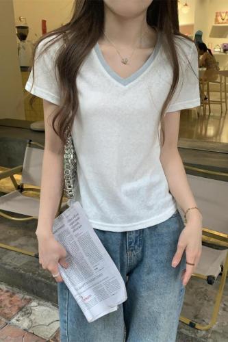 Actual shot of summer Korean style loose v-neck contrasting color temperament versatile skin-friendly short-sleeved T-shirt top for women