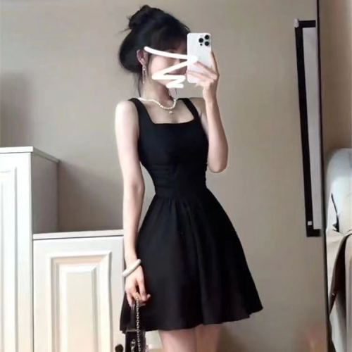 Summer 2024 new waist-cinching new petite temperament short skirt, high-end Hepburn super fairy small black suspender dress