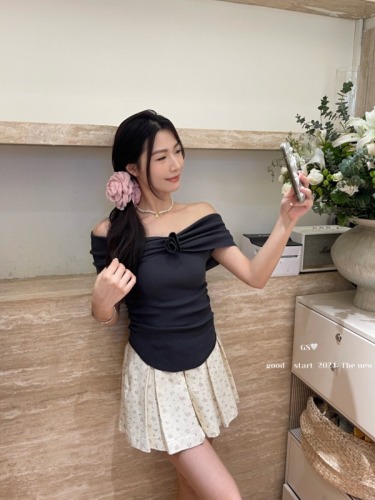 2024 new three-dimensional flower one-shoulder knitted sweater