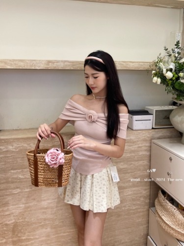 2024 new three-dimensional flower one-shoulder knitted sweater