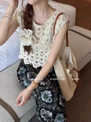 Crochet Vest Women's 2024 Summer New Korean Design Age-Reducing Apricot Color Crochet Hollow Sleeveless Vest Top