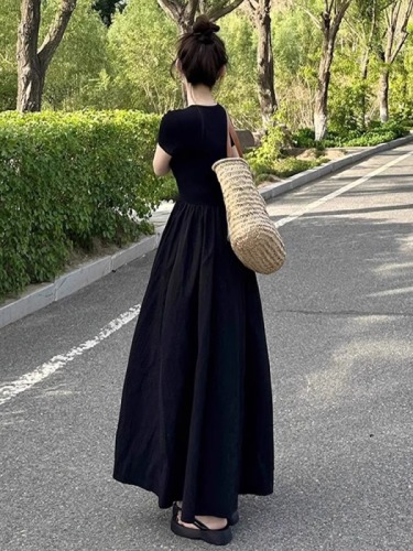 Hepburn style black dress for women summer new small French waist slimming design long skirt