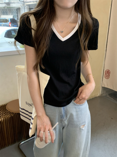 Actual shot of summer Korean style loose v-neck contrasting color temperament versatile skin-friendly short-sleeved T-shirt top for women