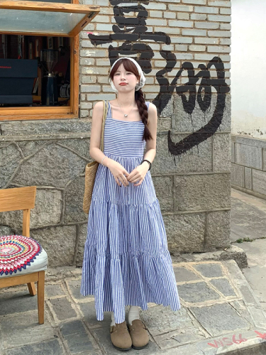 Real shot of holiday French bubble texture loose large skirt pleated suspender dress