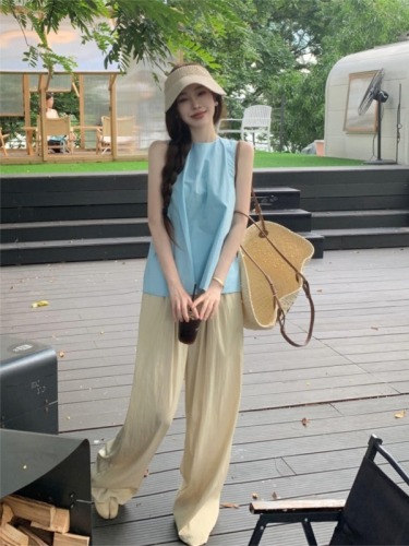 Actual shot of Zhao Lusi’s gentle and sweet temperament, loose niche vest + casual and sexy loose floor-length pants