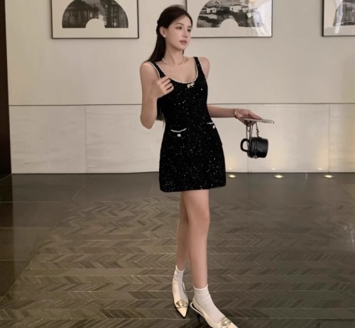 Xiaoxiangfeng Heavy Industry Sequined Suspender Dress Women's Summer New Black Evening Dress Sexy Temperament Hip-covering Short Skirt