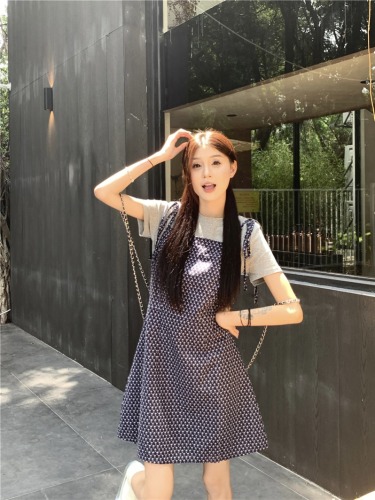 Actual shot of the new Korean chic playful floral suspender skirt + solid color simple T-shirt