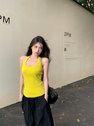 Real shot of hot girl sexy yellow camisole summer slimming and versatile casual sleeveless top