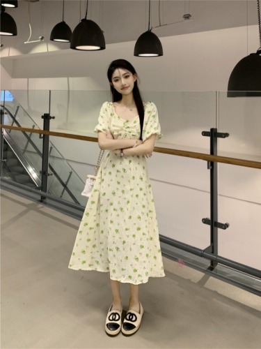 Real shot of retro gentle style floral dress for women summer new age-reducing puff sleeve temperament mid-length skirt