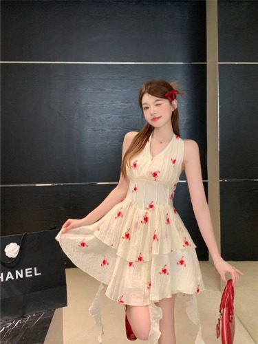 Actual shot ~ Rihe Dao Qianjin pure lust style halter neck floral dress women summer waist slimming short skirt