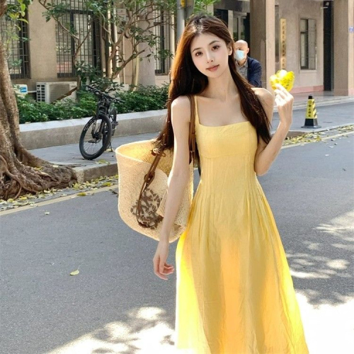 French 2024 summer new style halterneck suspender yellow dress gentle vacation high-quality loose slimming long skirt