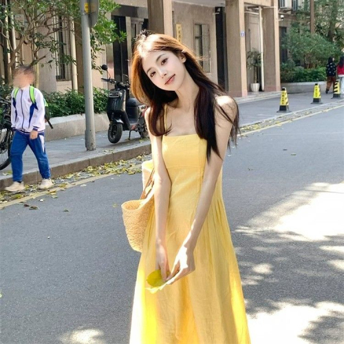 French 2024 summer new style halterneck suspender yellow dress gentle vacation high-quality loose slimming long skirt