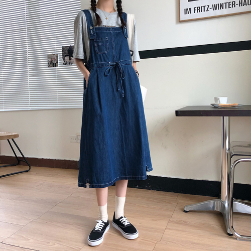 Real shot of versatile college style age-reducing commuting denim suspender skirt for women, loose A-line mid-length dress