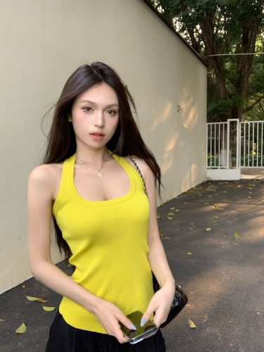 Real shot of hot girl sexy yellow camisole summer slimming and versatile casual sleeveless top
