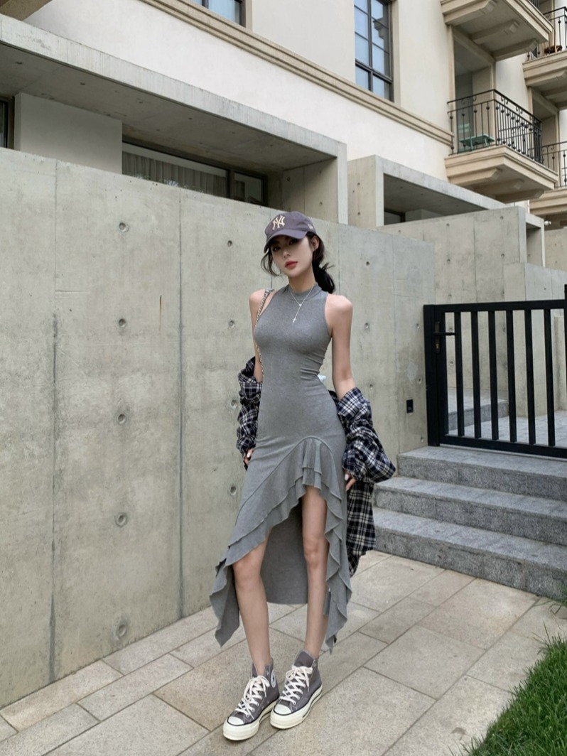Real shot of summer pure lust hot girl style halterneck sleeveless vest long skirt for women with high slit and hip-hugging fishtail dress