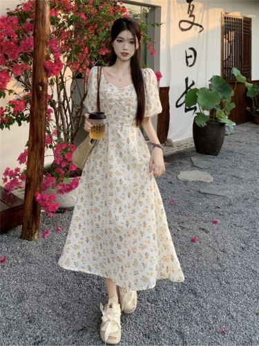 Real shot of retro gentle style floral dress for women summer new age-reducing puff sleeve temperament mid-length skirt