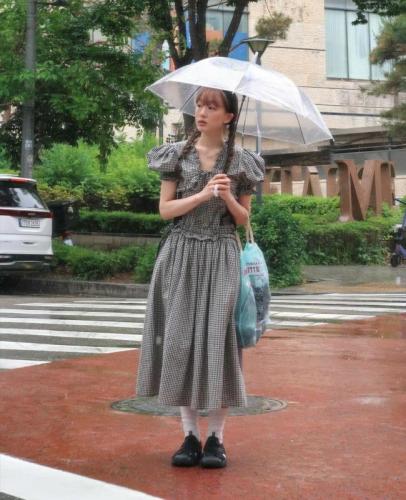 Simple Korean style mid-length plaid skirt