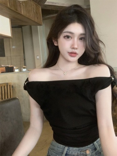 Real shot of metal ring two-wear sleeves pleated T-shirt for women, gentle temperament, slimming design, niche top