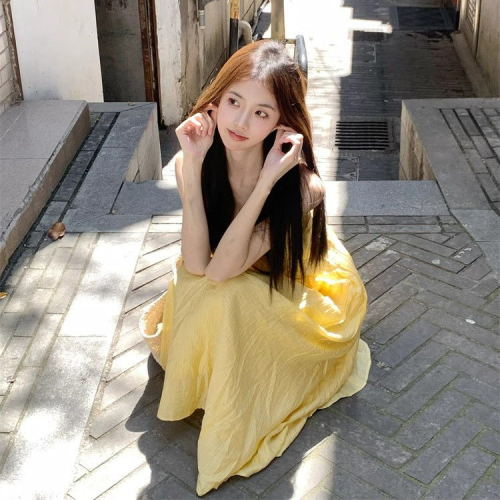 French 2024 summer new style halterneck suspender yellow dress gentle vacation high-quality loose slimming long skirt