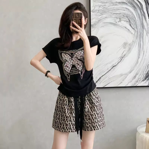 Original workmanship fashion suit for women 2024 loose and stylish casual butterfly print design shorts two-piece set