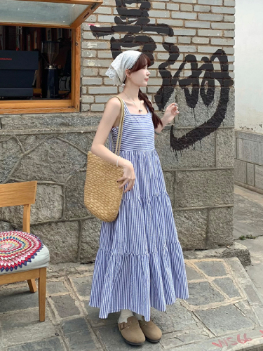 Real shot of holiday French bubble texture loose large skirt pleated suspender dress