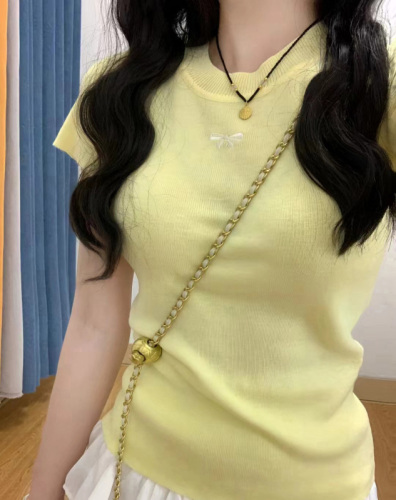 Yellow right shoulder ice silk knitted short-sleeved T-shirt for women with summer design niche chic slim hot girl short top