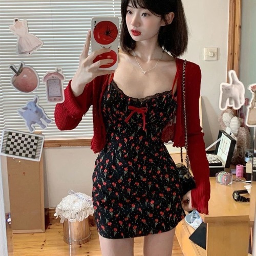 Sweet hottie waist-cinching short skirt cardigan two-piece set for women French new floral suspender dress