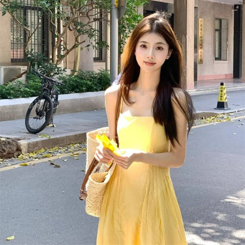 French 2024 summer new style halterneck suspender yellow dress gentle vacation high-quality loose slimming long skirt