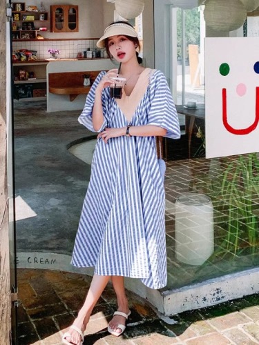 French loose v-neck striped dress for women 2024 summer new high-end casual casual body-covering slimming A-line skirt