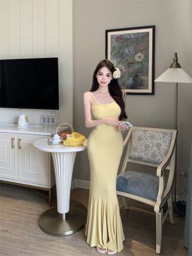 Actual shot of Bubu Shenglian, a versatile slimming dress with straps and fishtail skirt