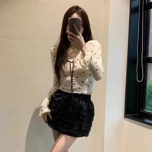 Korean version 2024 new summer style gentle style sweet V-neck lace-up slim fit T-shirt short top bottoming shirt for women