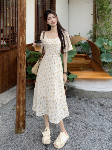 Real shot of retro gentle style floral dress for women summer new age-reducing puff sleeve temperament mid-length skirt